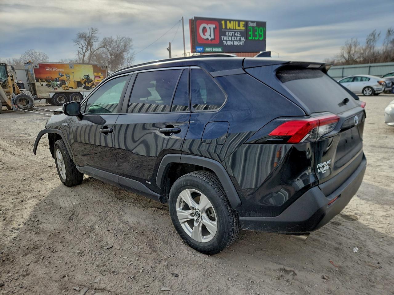 2019 TOYOTA RAV4 LE photo 3