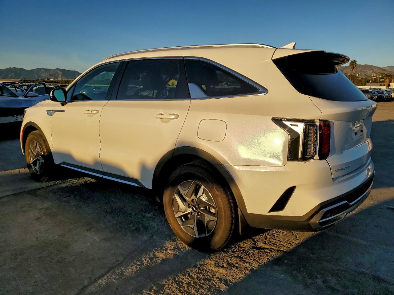 2024 KIA SORENTO EX photo 2