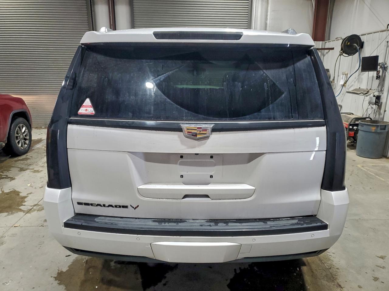 2016 CADILLAC ESCALADE LUXURY photo 6