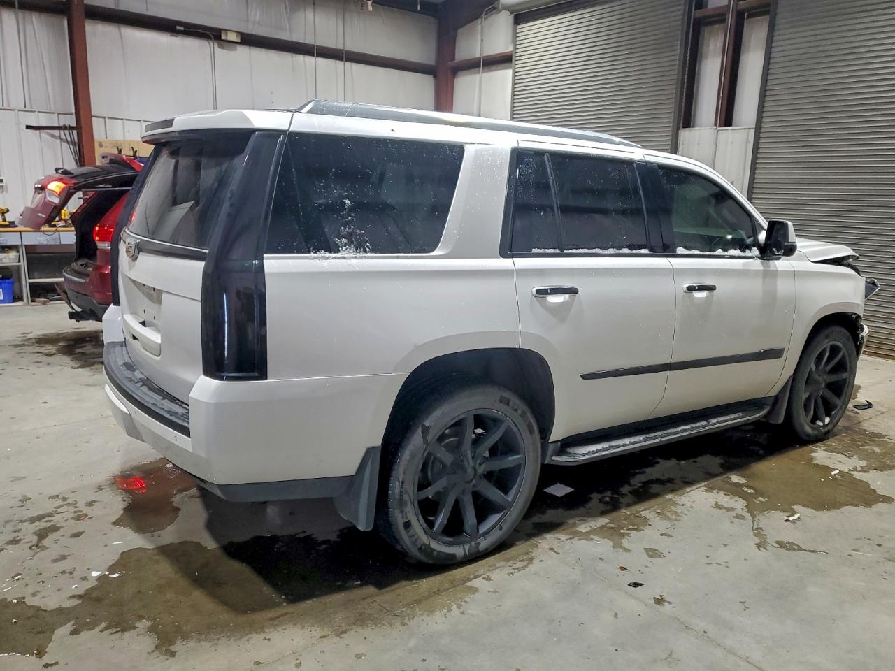 2016 CADILLAC ESCALADE LUXURY photo 3