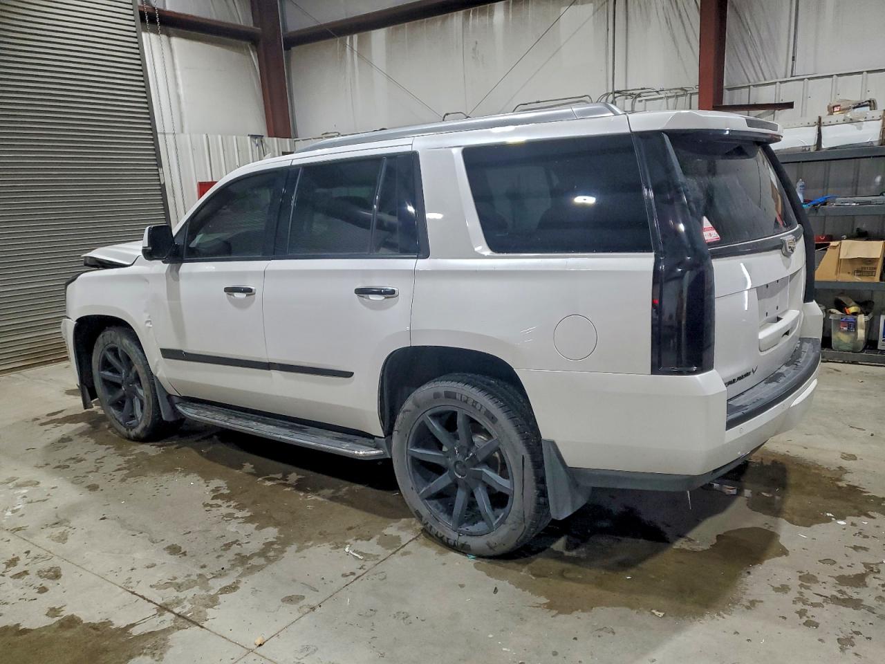 2016 CADILLAC ESCALADE LUXURY photo 2