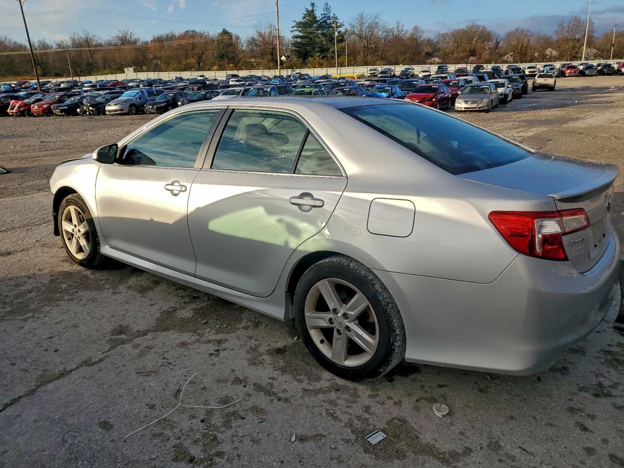 2013 TOYOTA CAMRY SE photo 2