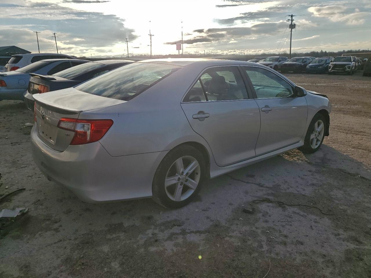 2013 TOYOTA CAMRY SE photo 3