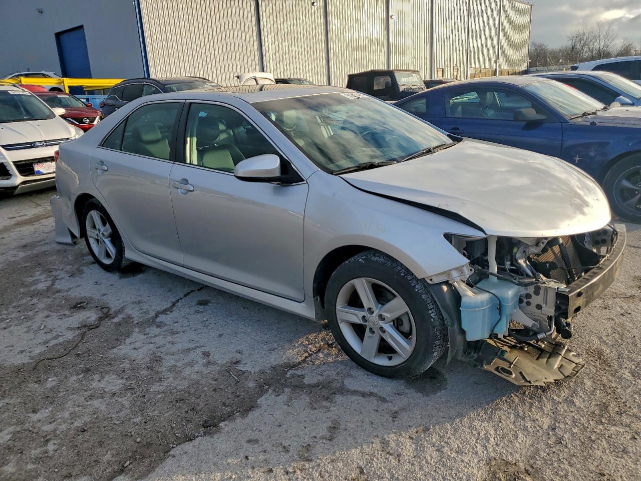 2013 TOYOTA CAMRY SE photo 4