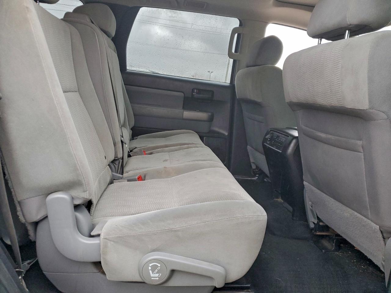 2017 TOYOTA SEQUOIA SR5 photo 11