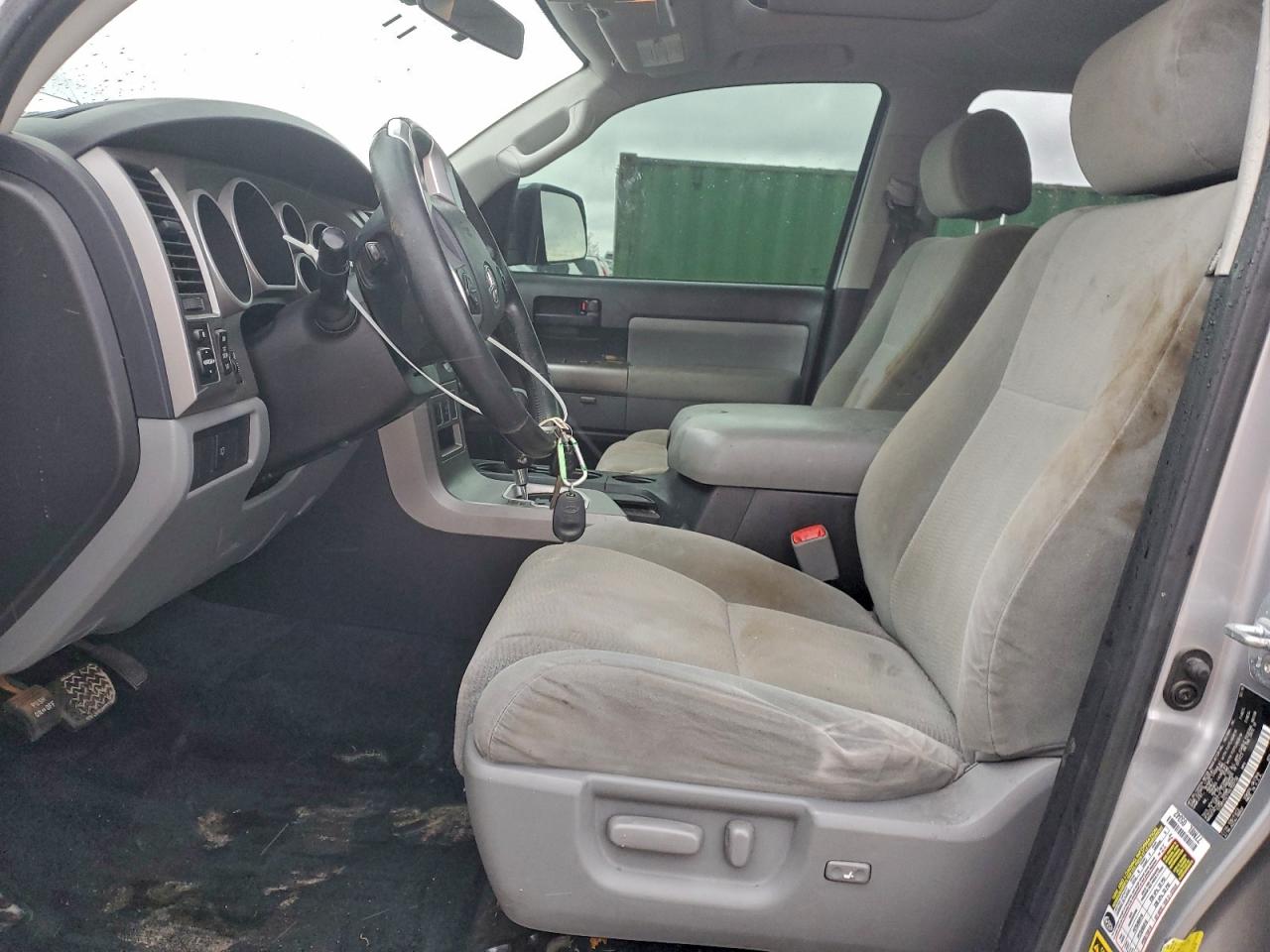 2017 TOYOTA SEQUOIA SR5 photo 7
