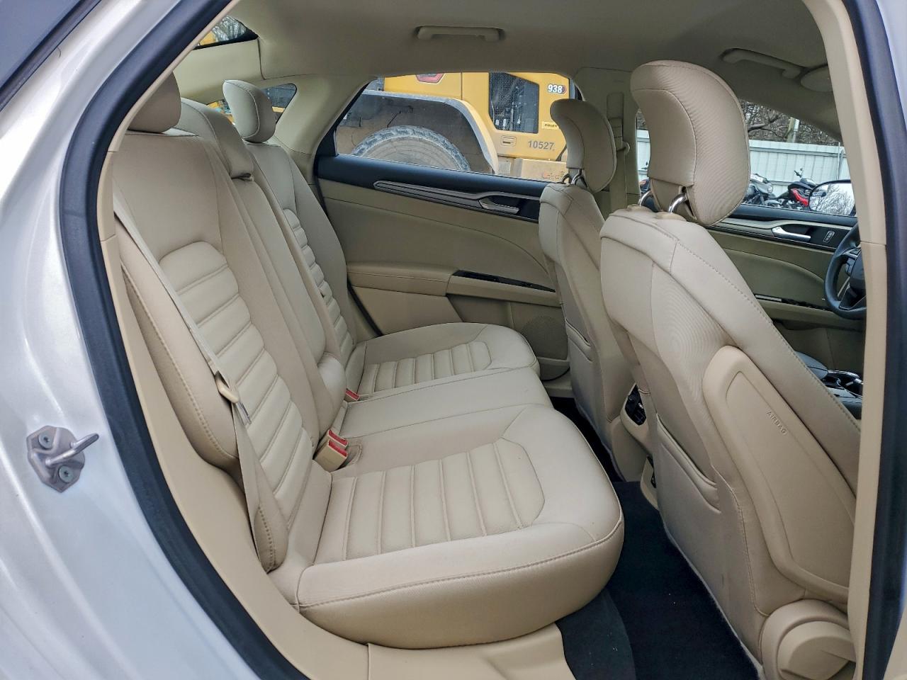 2014 FORD FUSION SE photo 19