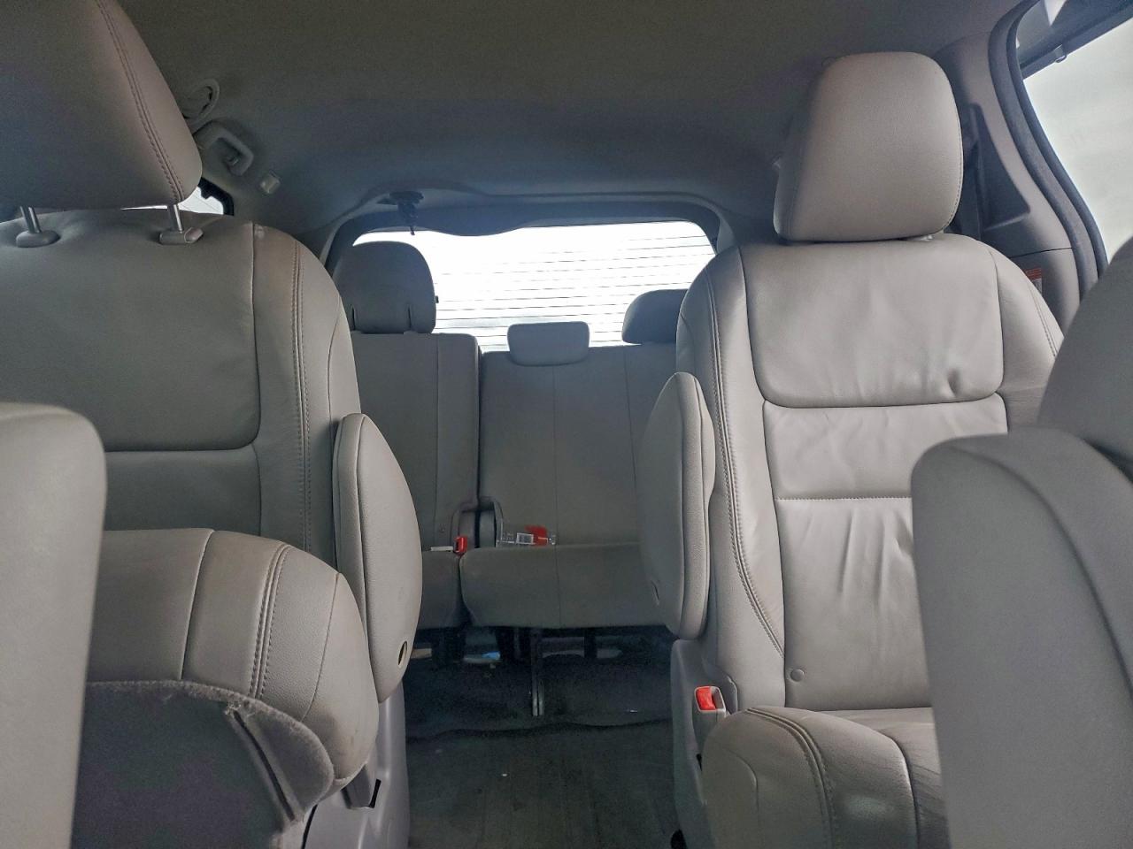 2017 TOYOTA SIENNA XLE photo 19