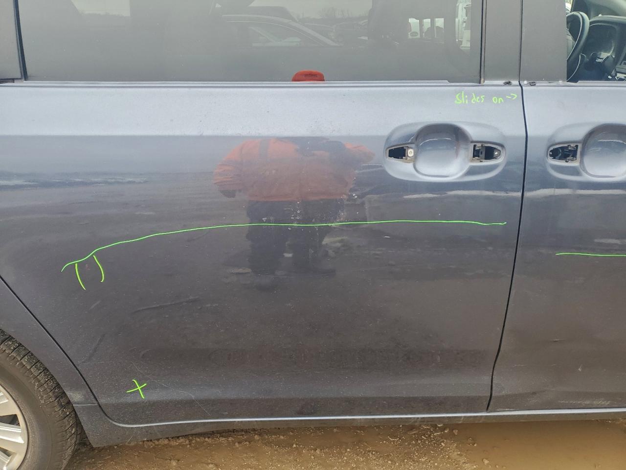 2017 TOYOTA SIENNA XLE photo 21