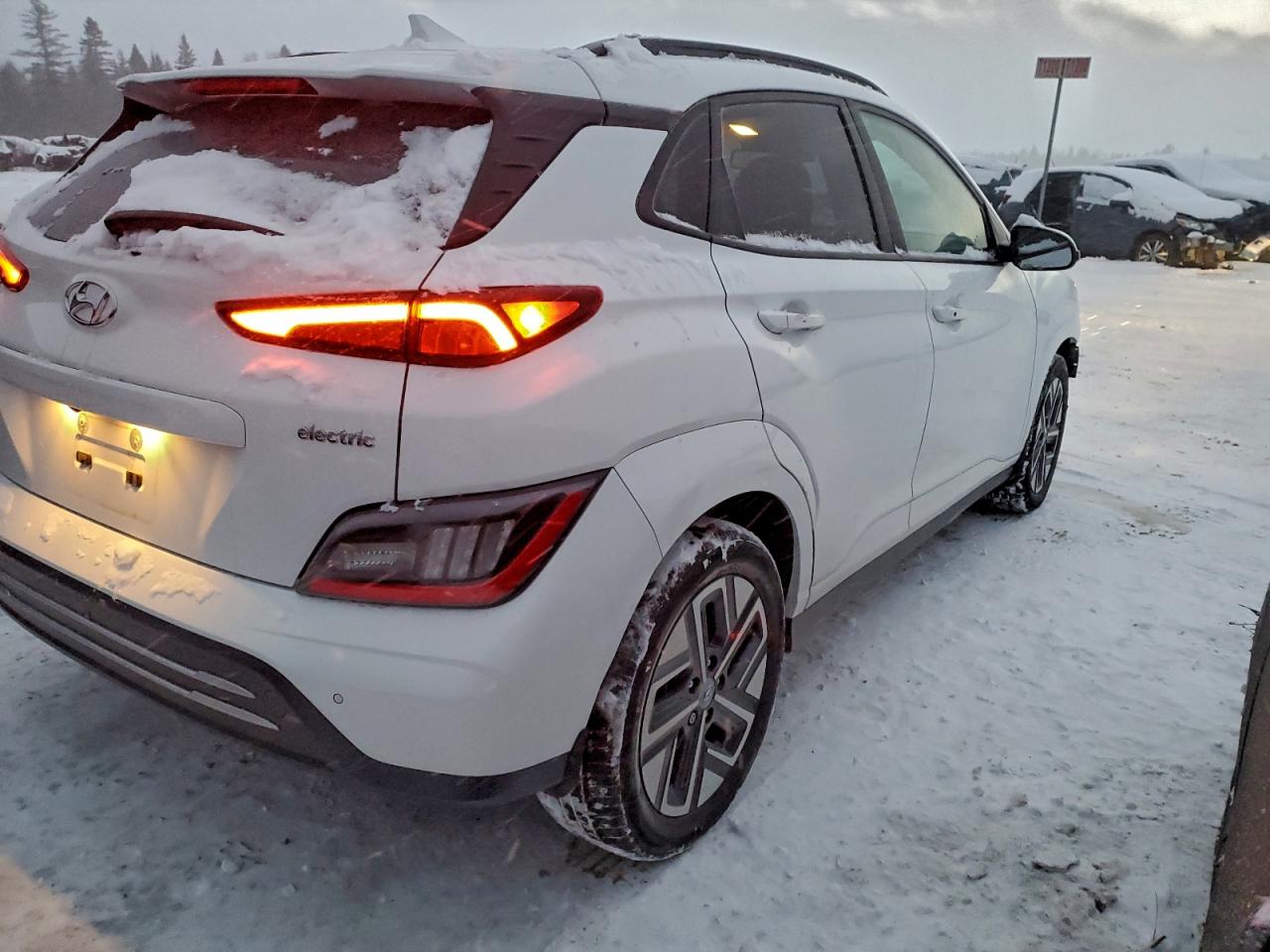 2022 HYUNDAI KONA SEL photo 3