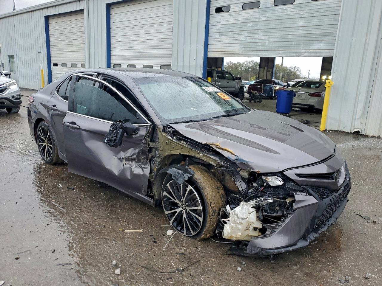 2020 TOYOTA CAMRY SE photo 10
