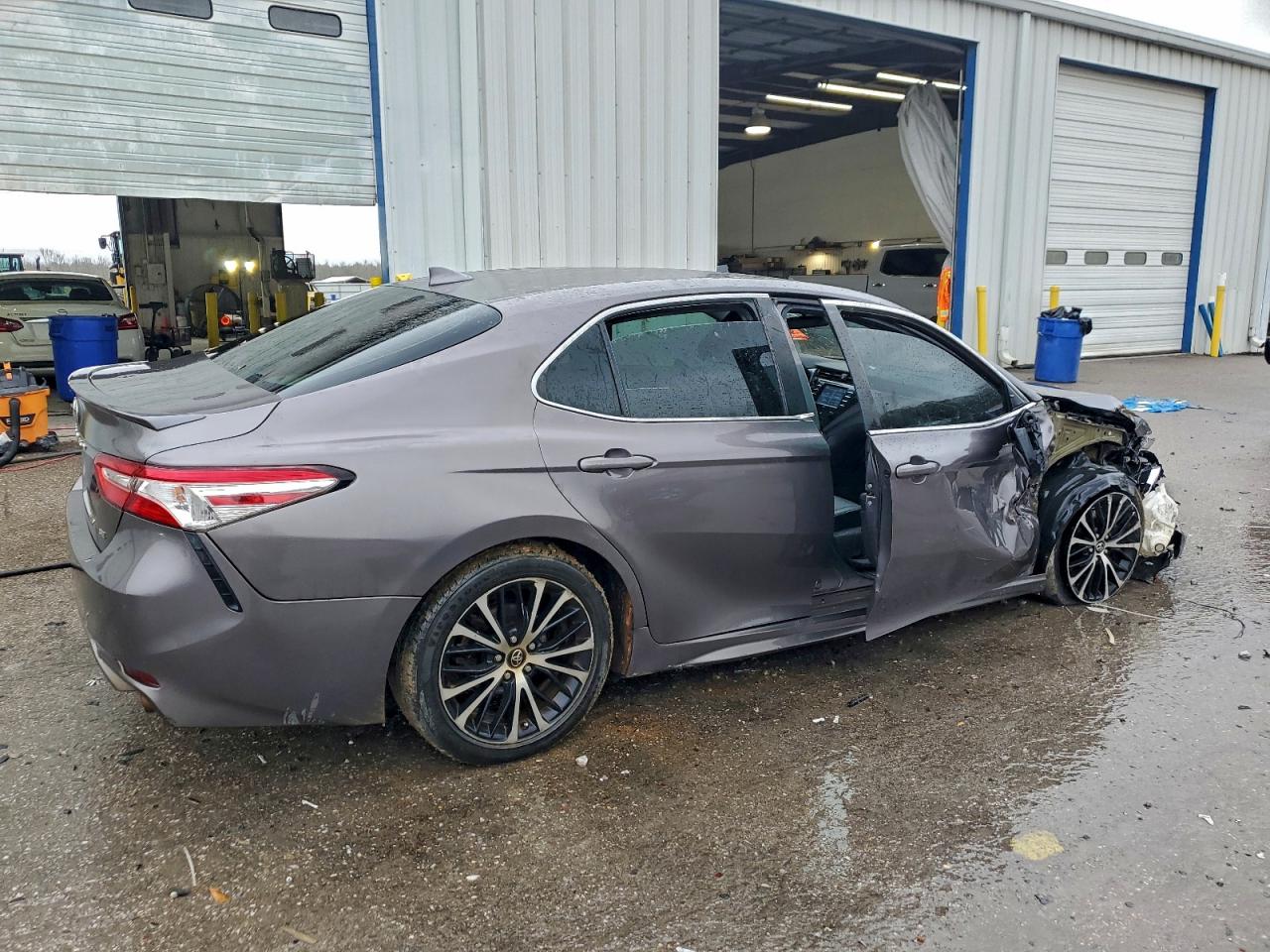 2020 TOYOTA CAMRY SE photo 7