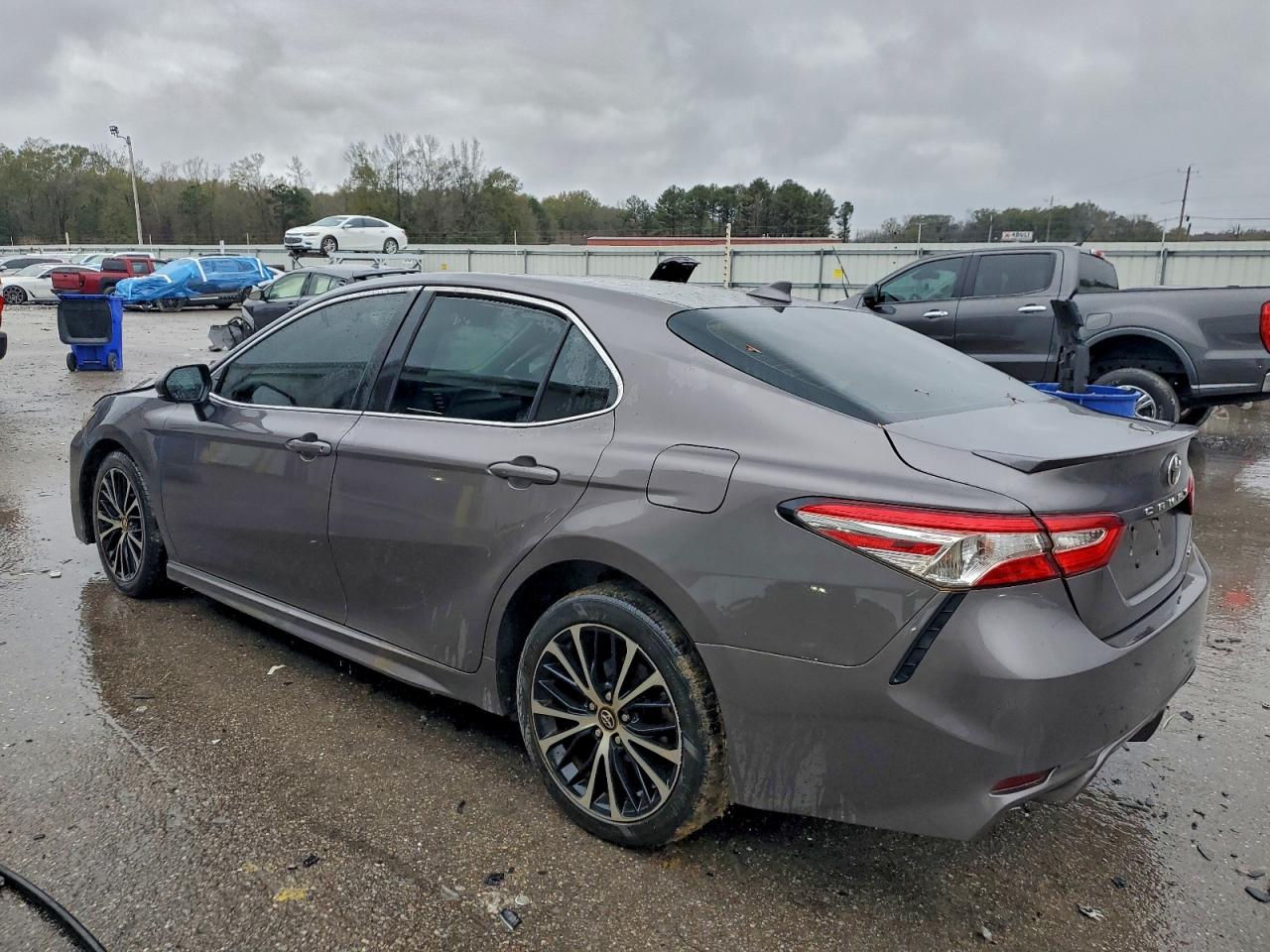 2020 TOYOTA CAMRY SE photo 4