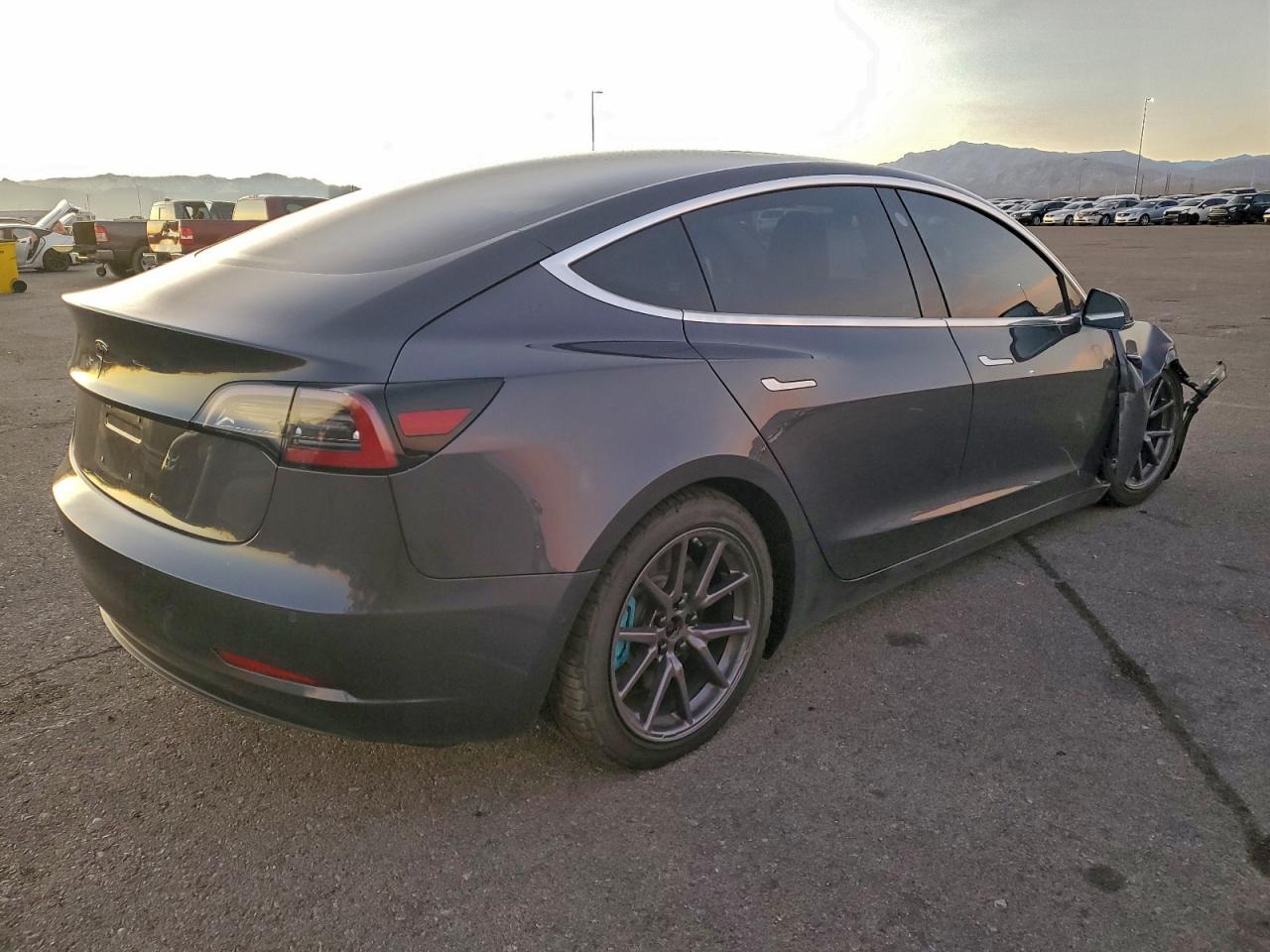 2018 TESLA MODEL 3 photo 3