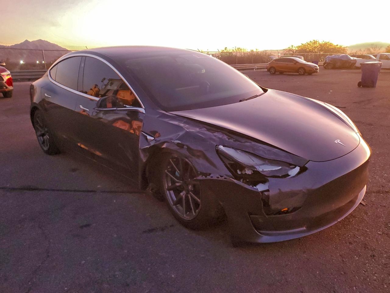 2018 TESLA MODEL 3 photo 4