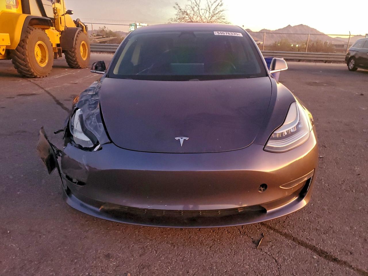 2018 TESLA MODEL 3 photo 5
