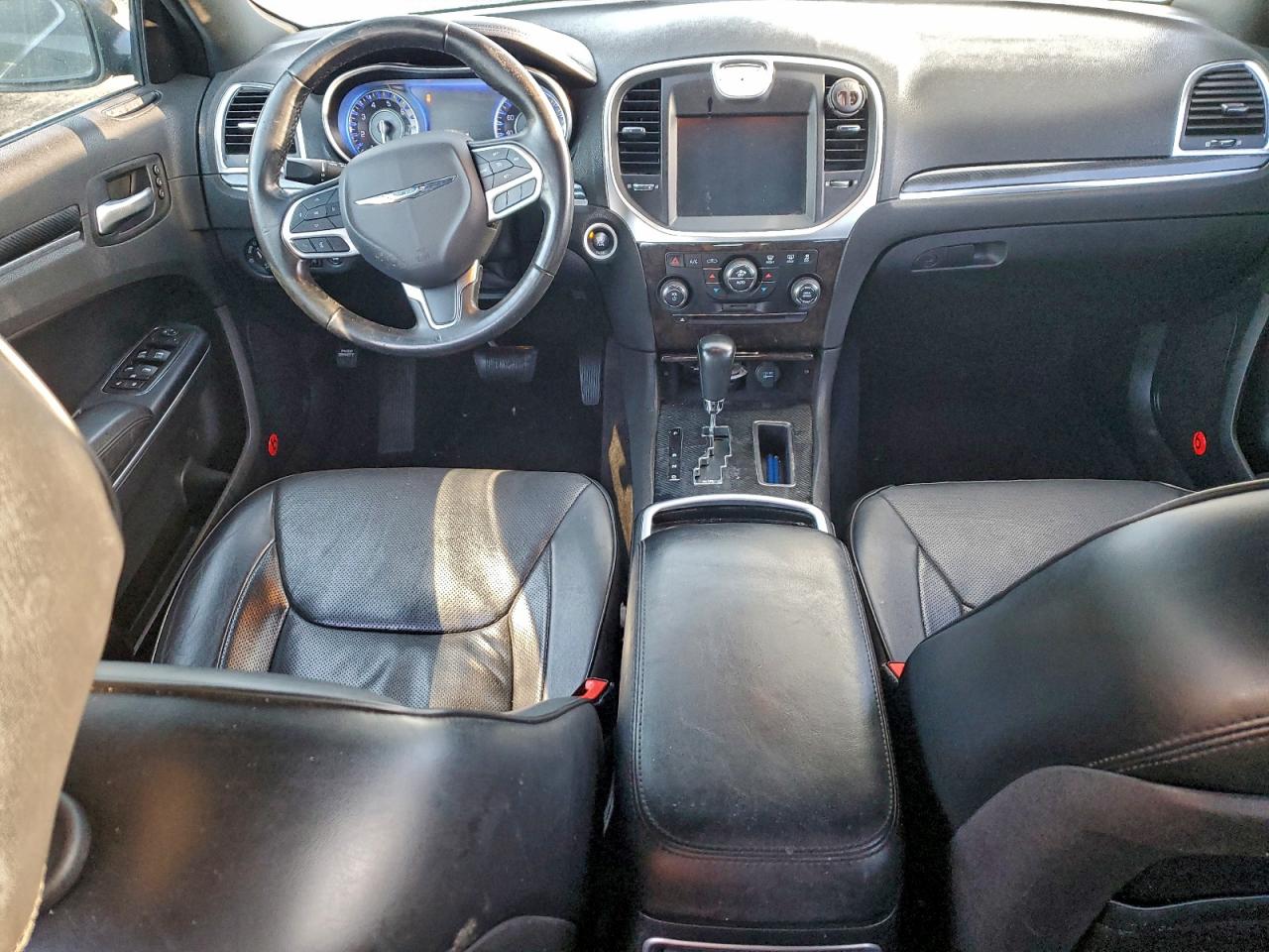 2013 CHRYSLER 300C photo 15