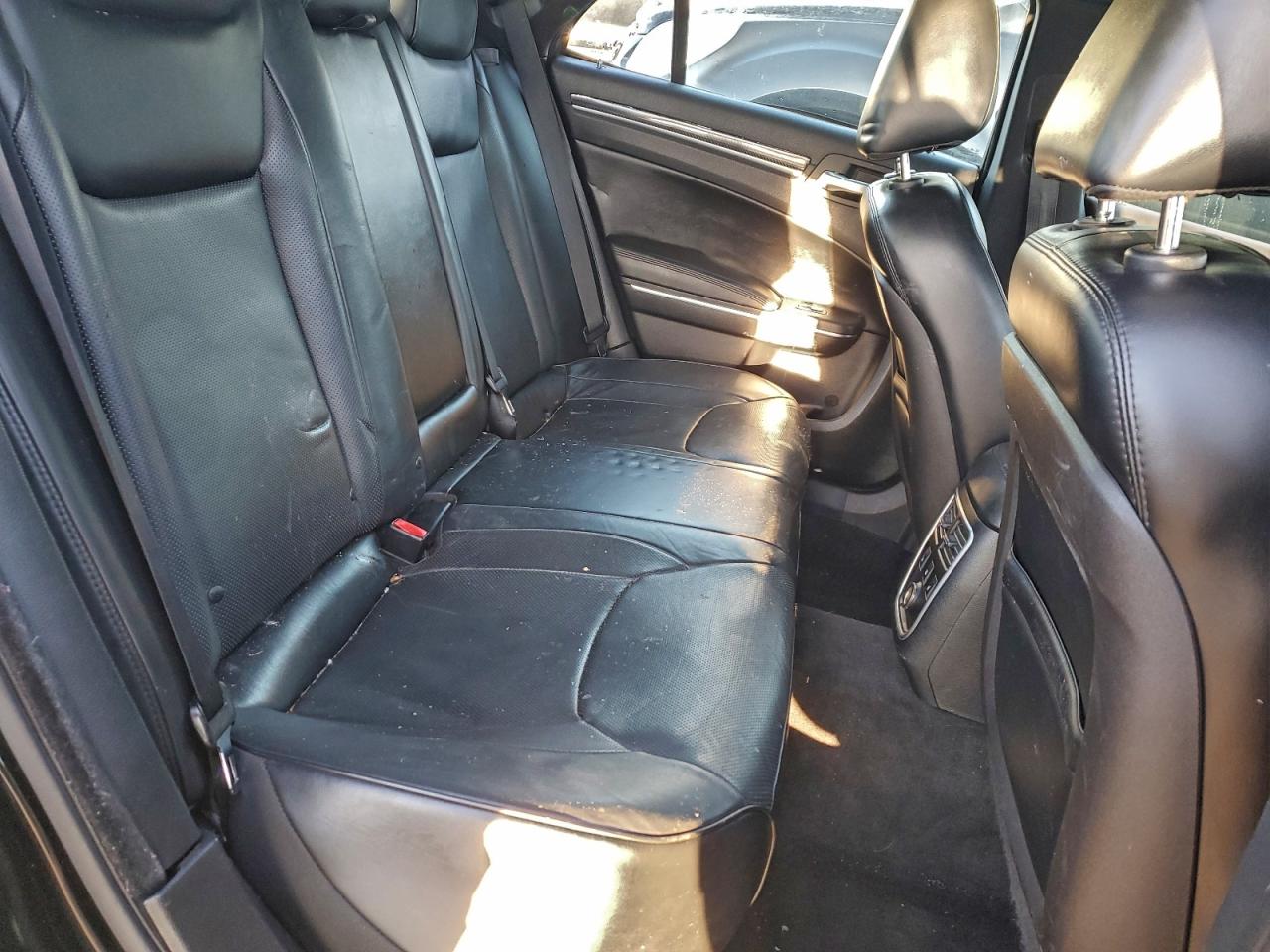 2013 CHRYSLER 300C photo 19