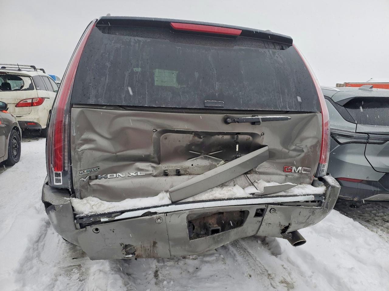 2012 GMC YUKON XL DENALI photo 11