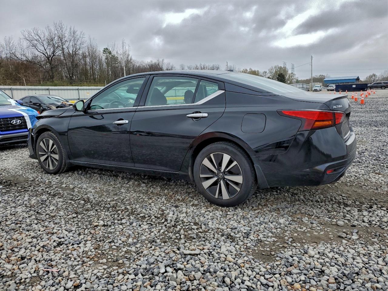 2019 NISSAN ALTIMA SV photo 2