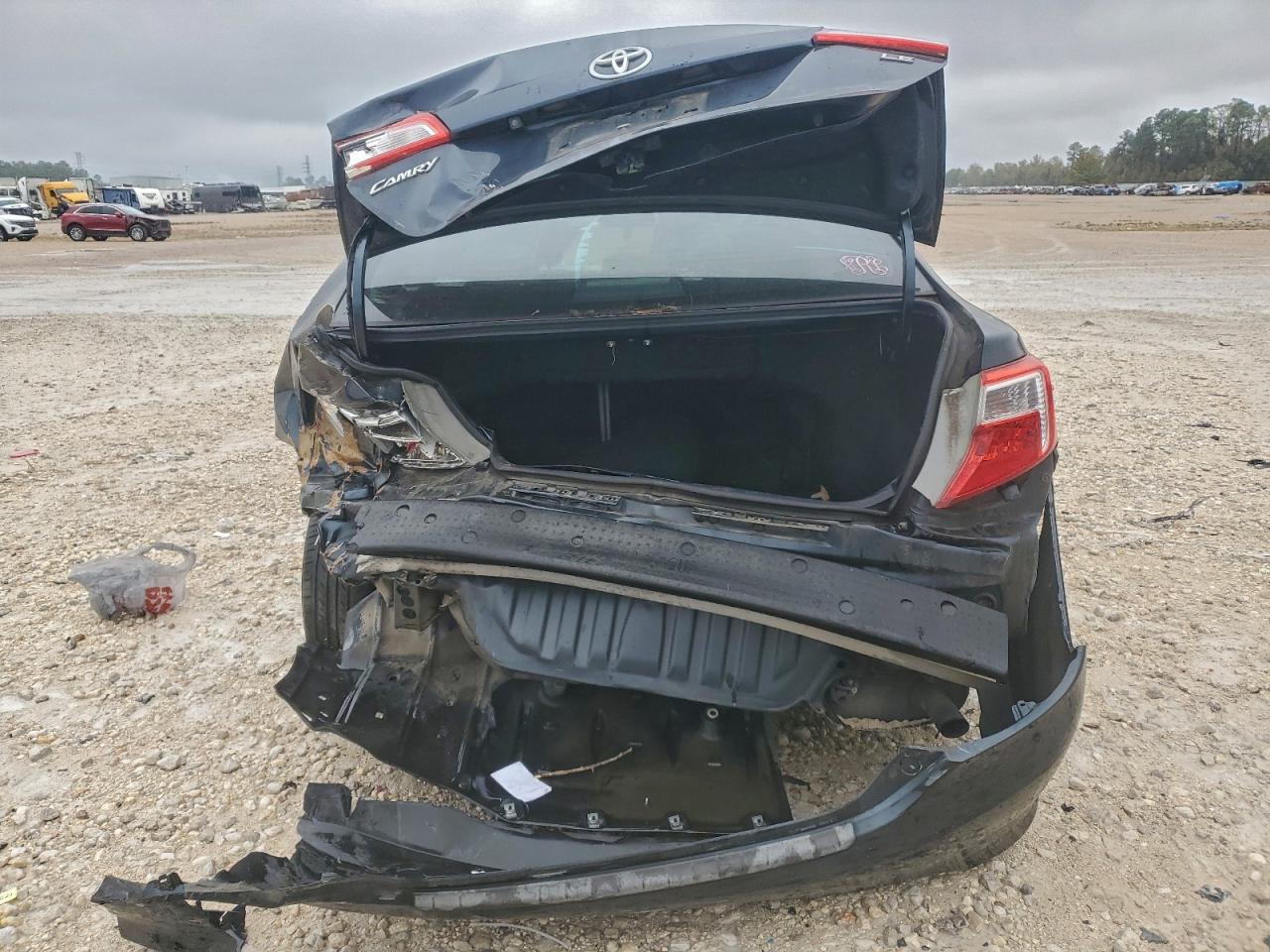 2014 TOYOTA CAMRY LE photo 11