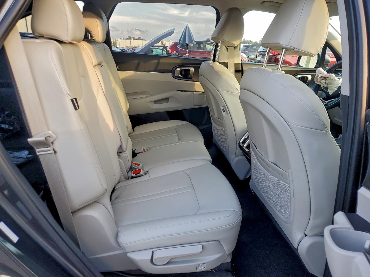 2024 KIA SORENTO S photo 31