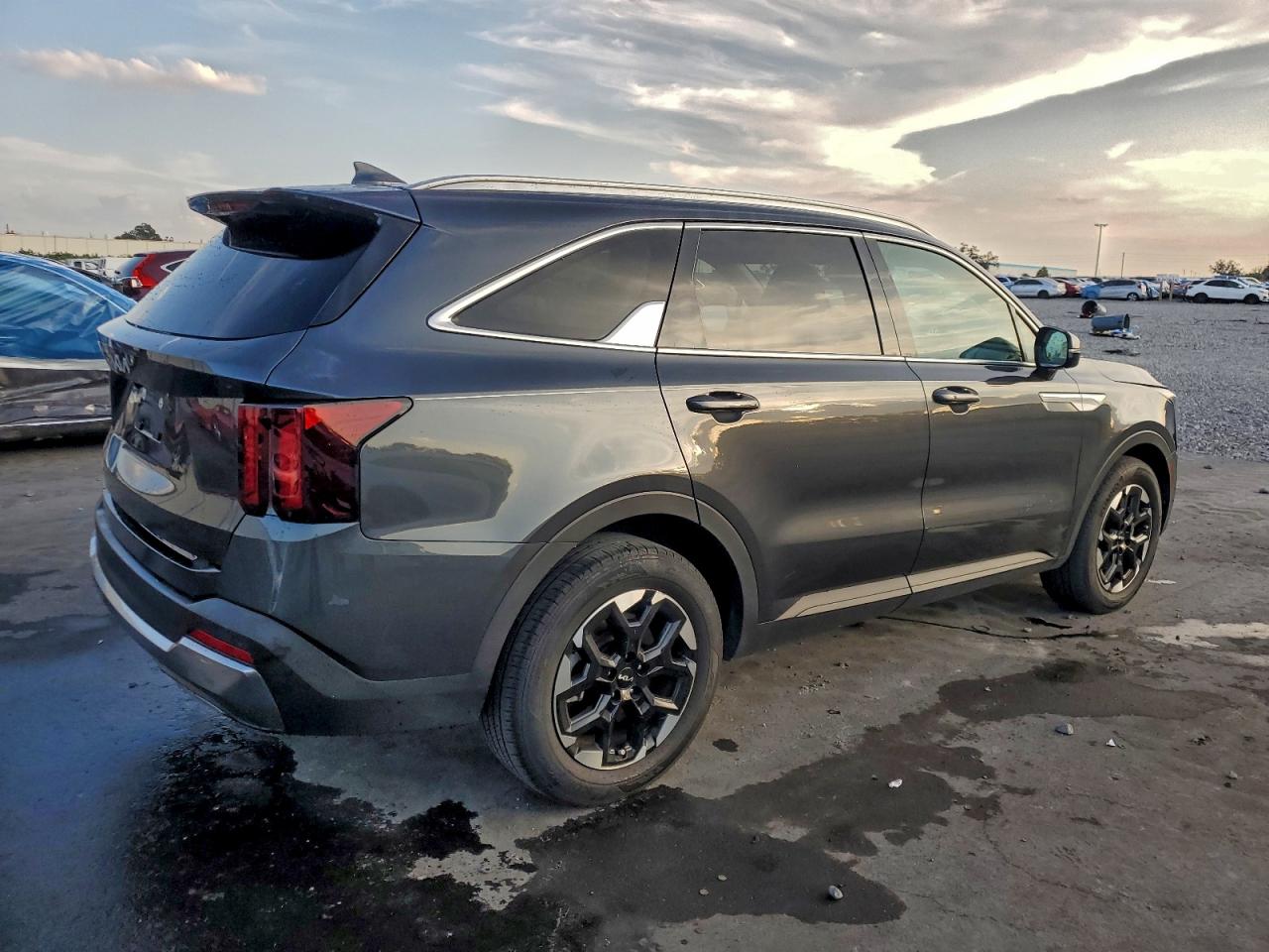 2024 KIA SORENTO S photo 7