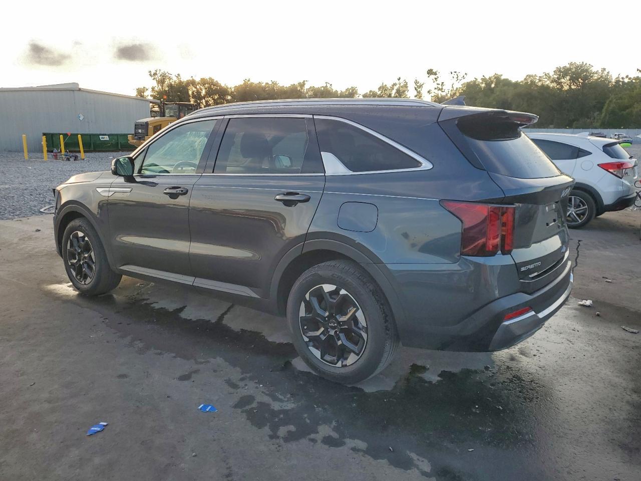 2024 KIA SORENTO S photo 4