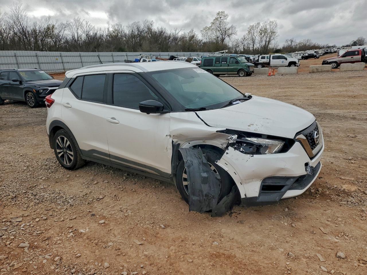 2019 NISSAN KICKS S photo 4