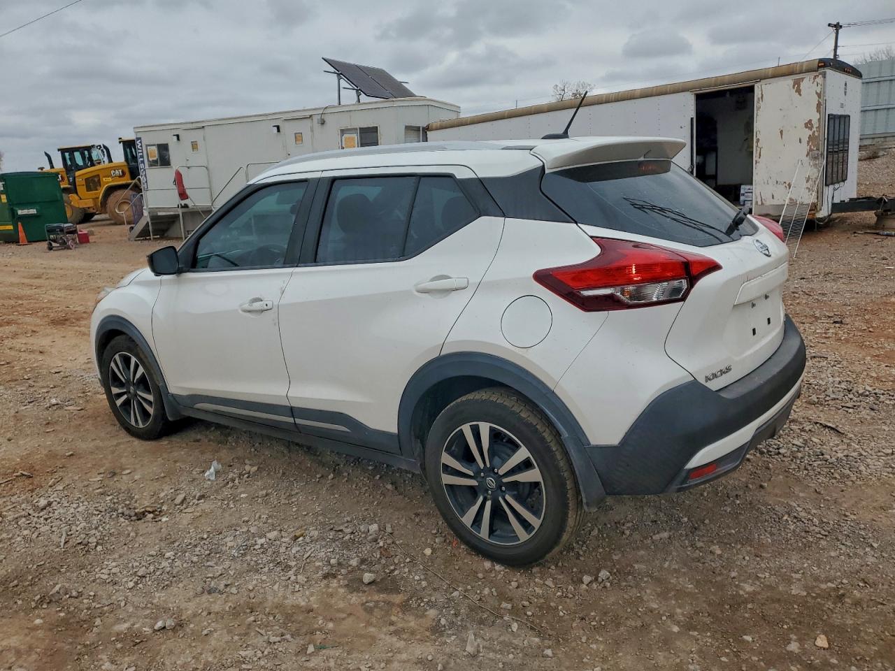 2019 NISSAN KICKS S photo 2