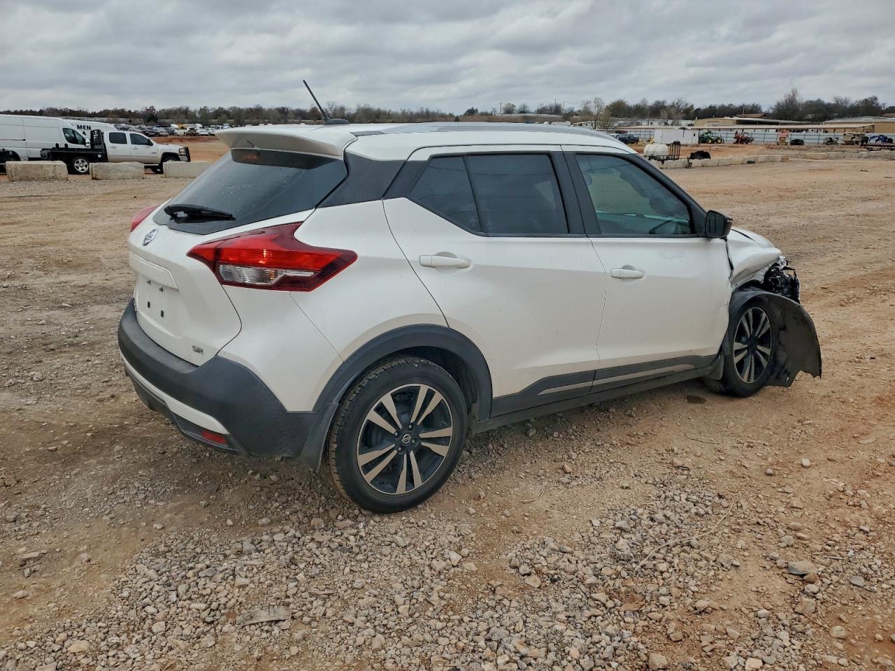 2019 NISSAN KICKS S photo 3