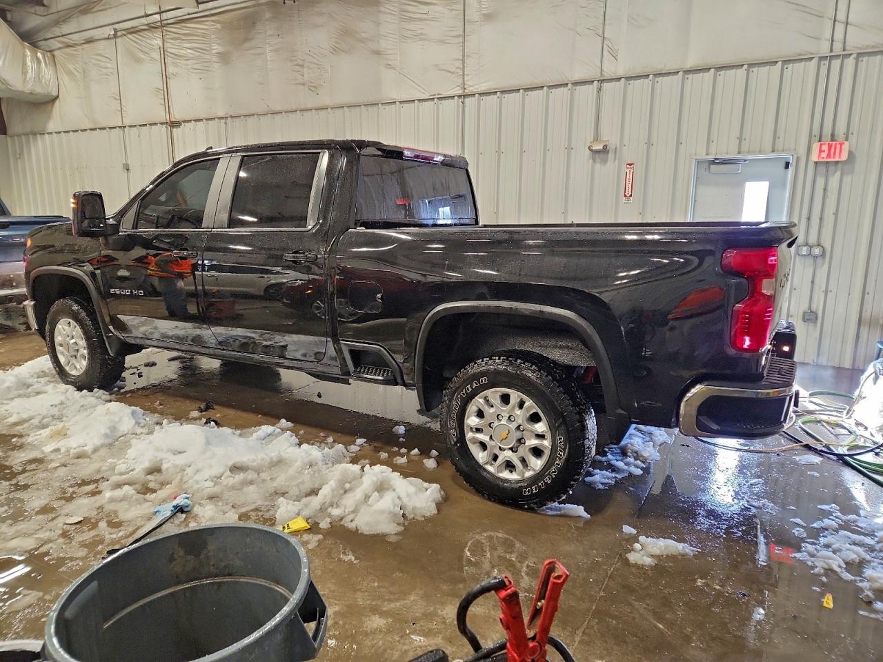 2024 CHEVROLET SILVERADO K2500 HEAVY DUTY LT photo 2