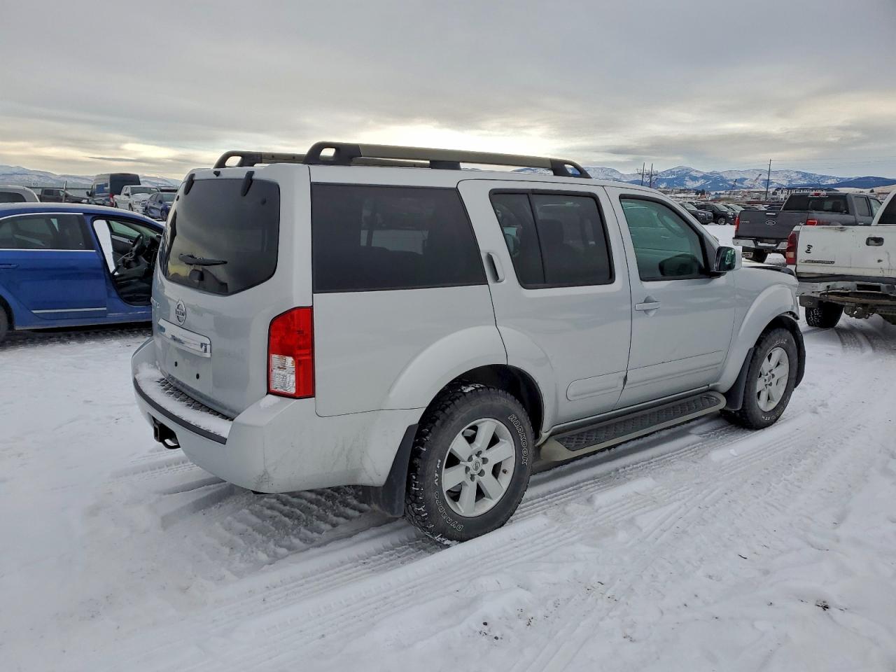 2011 NISSAN PATHFINDER S photo 5