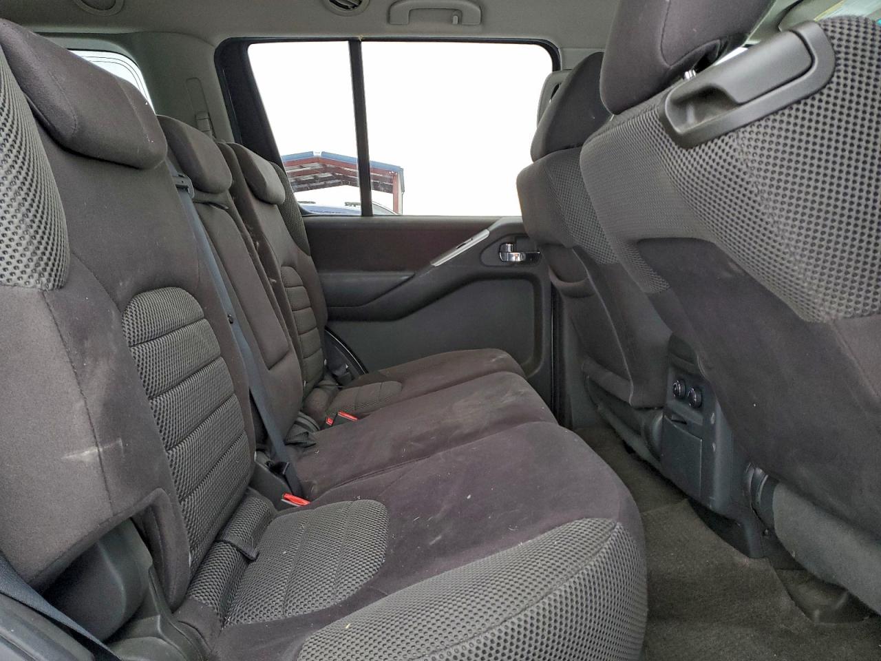 2011 NISSAN PATHFINDER S photo 21