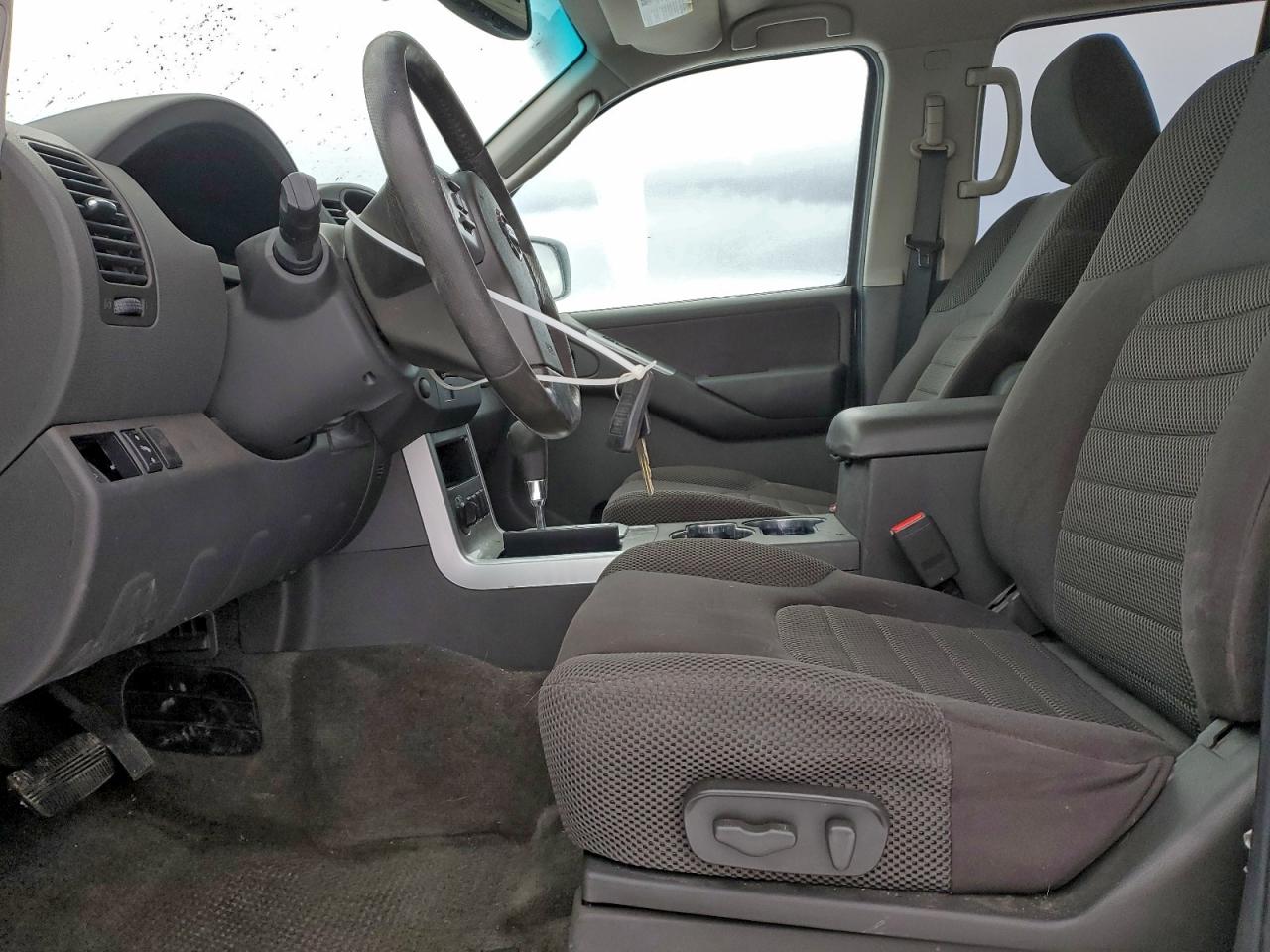 2011 NISSAN PATHFINDER S photo 13