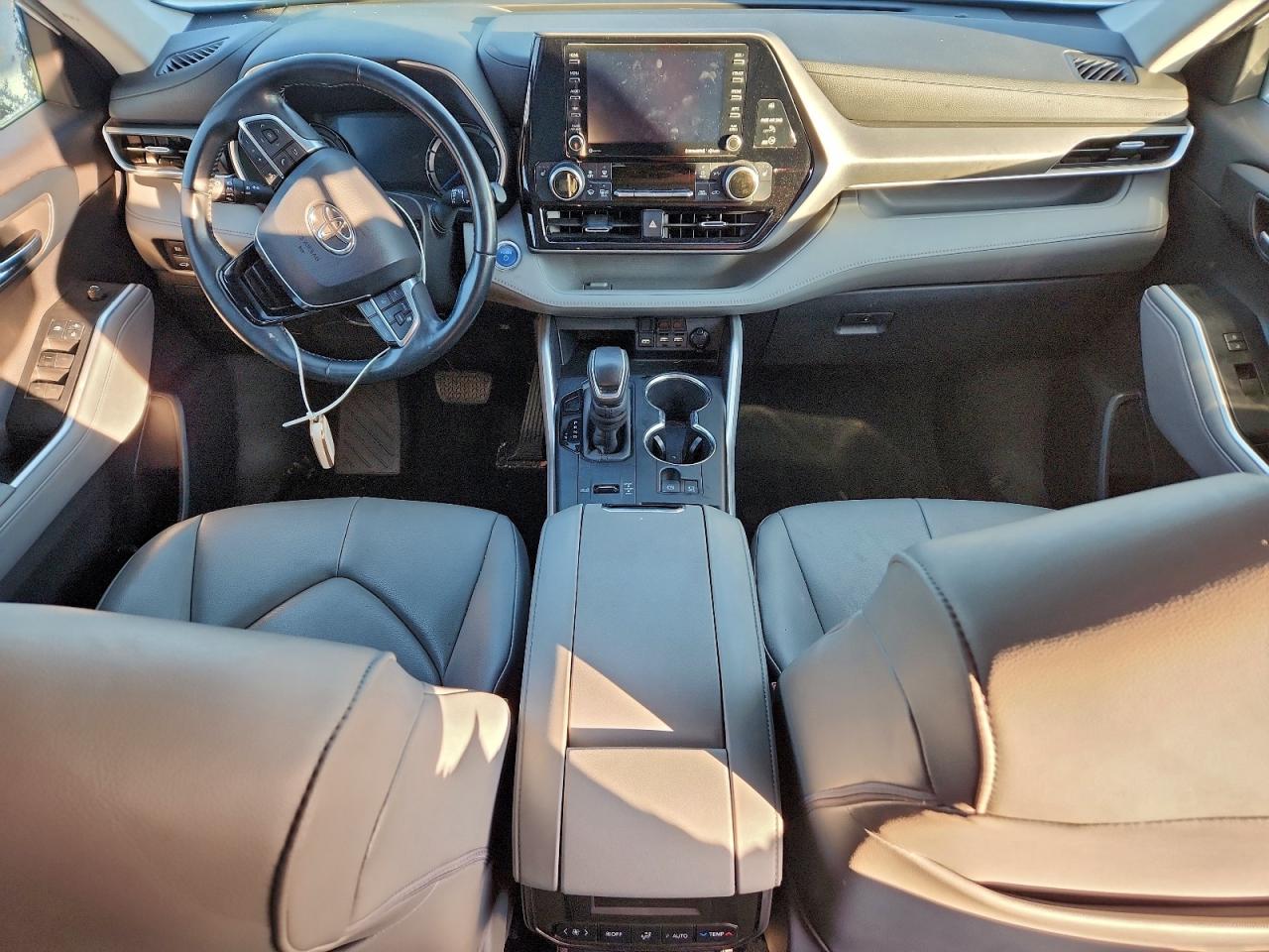 2020 TOYOTA HIGHLANDER HYBRID XLE photo 8