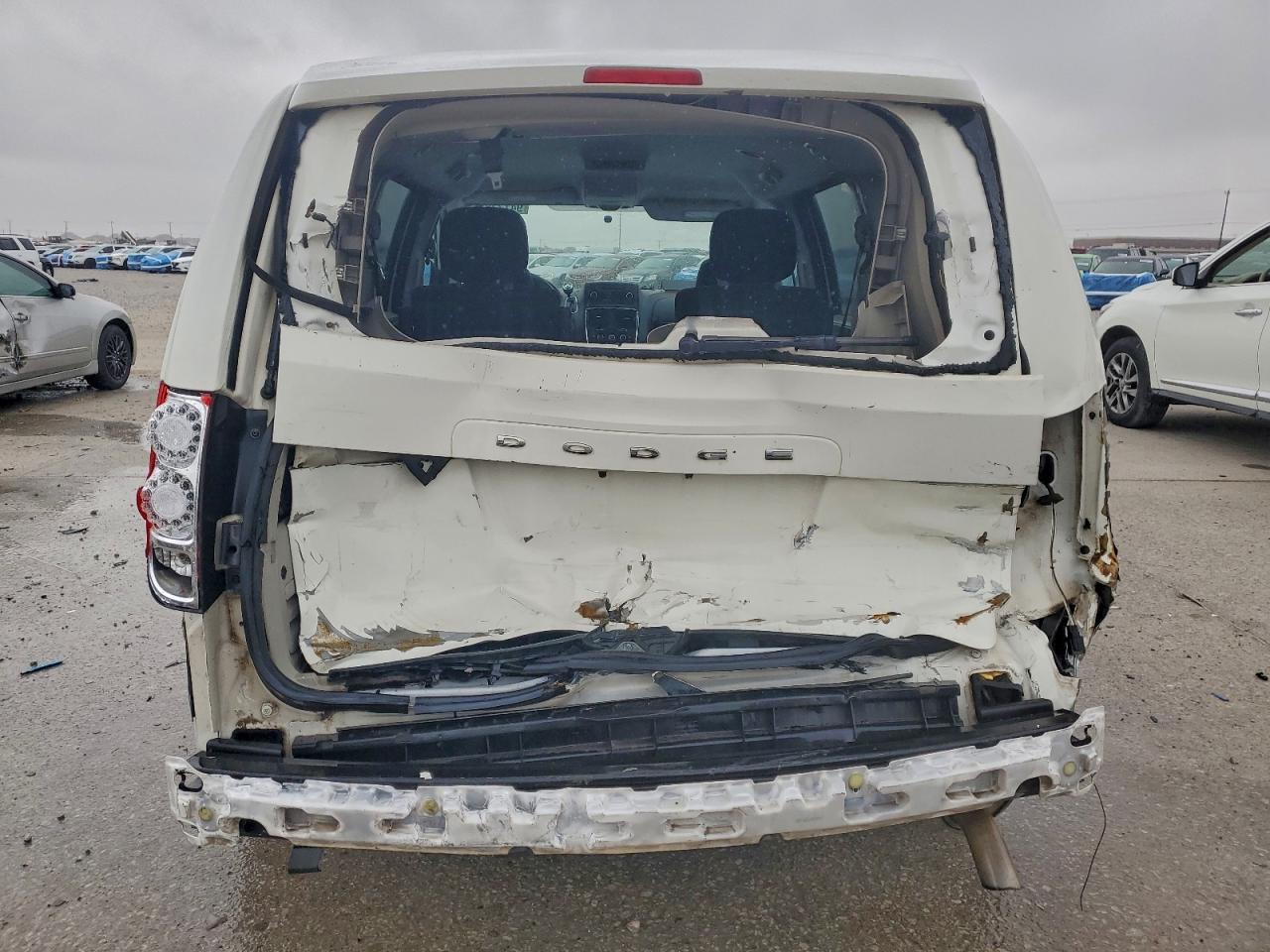 2011 DODGE GRAND CARAVAN EXPRESS photo 6