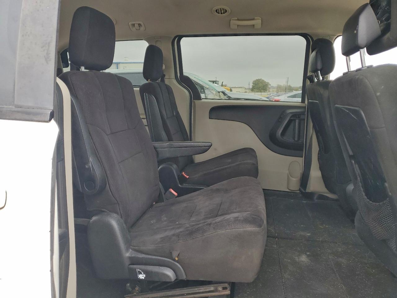 2011 DODGE GRAND CARAVAN EXPRESS photo 10
