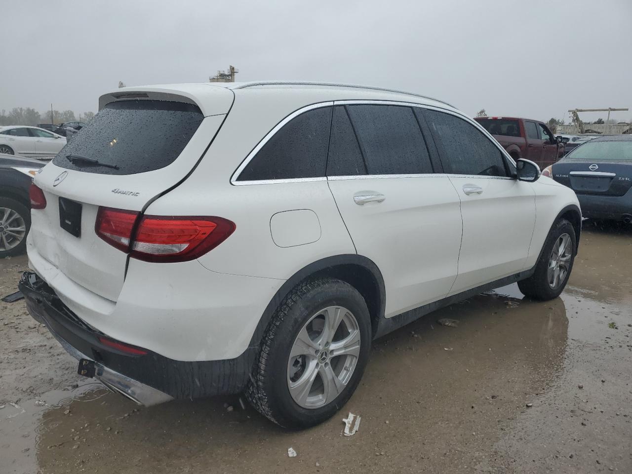 2017 MERCEDES-BENZ GLC 300 4MATIC photo 3