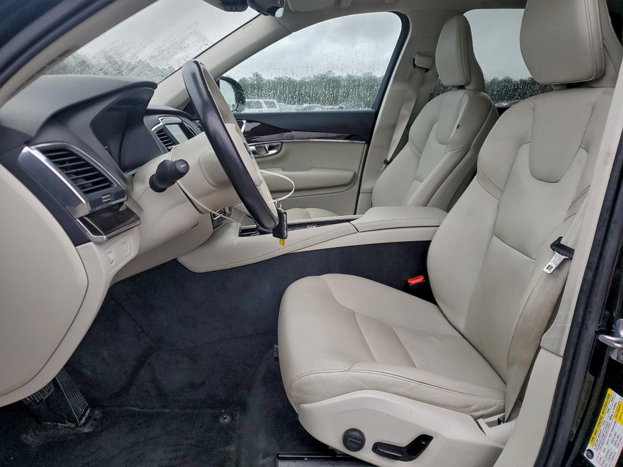 2019 VOLVO XC90 T5 MOMENTUM photo 19