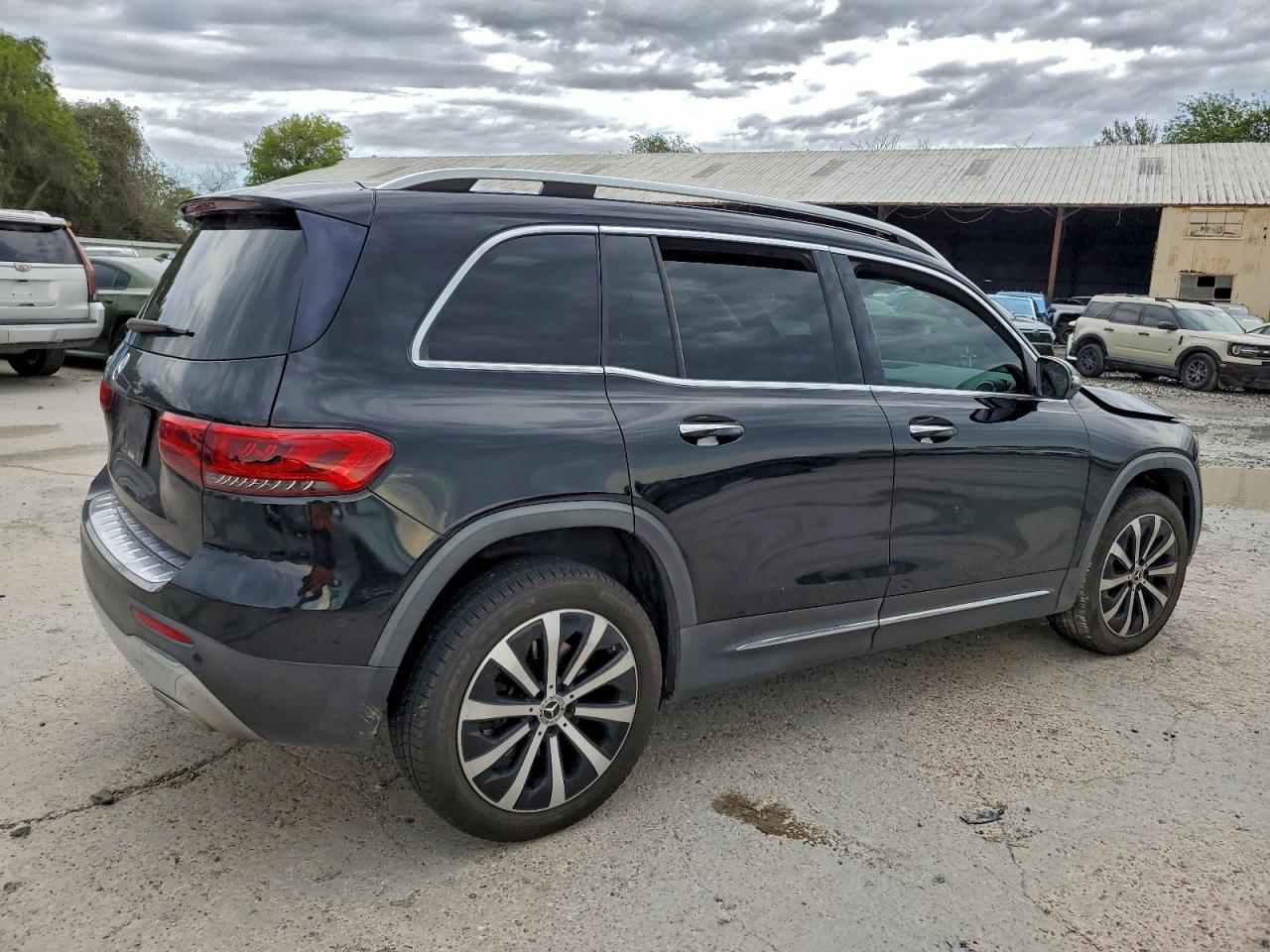 2021 MERCEDES-BENZ GLB 250 photo 3