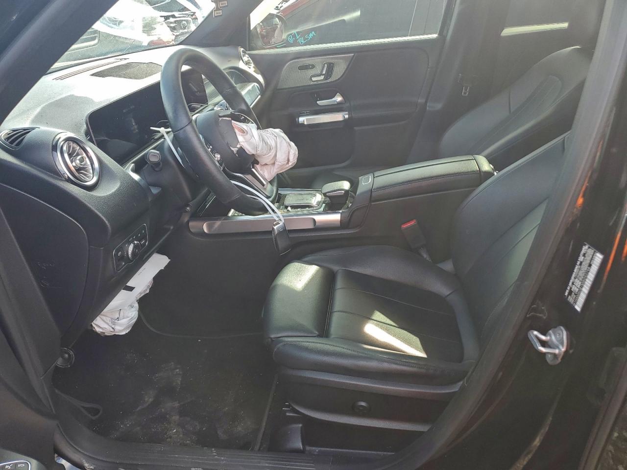 2021 MERCEDES-BENZ GLB 250 photo 7
