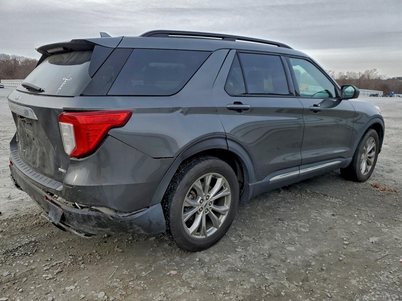 2020 FORD EXPLORER XLT photo 3
