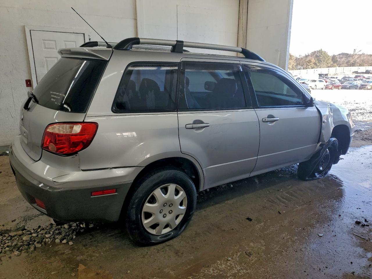 2005 MITSUBISHI OUTLANDER LS photo 5