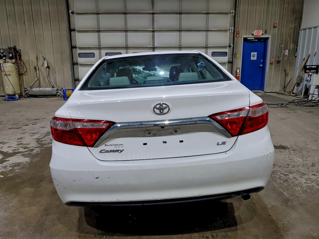 2016 TOYOTA CAMRY LE photo 6