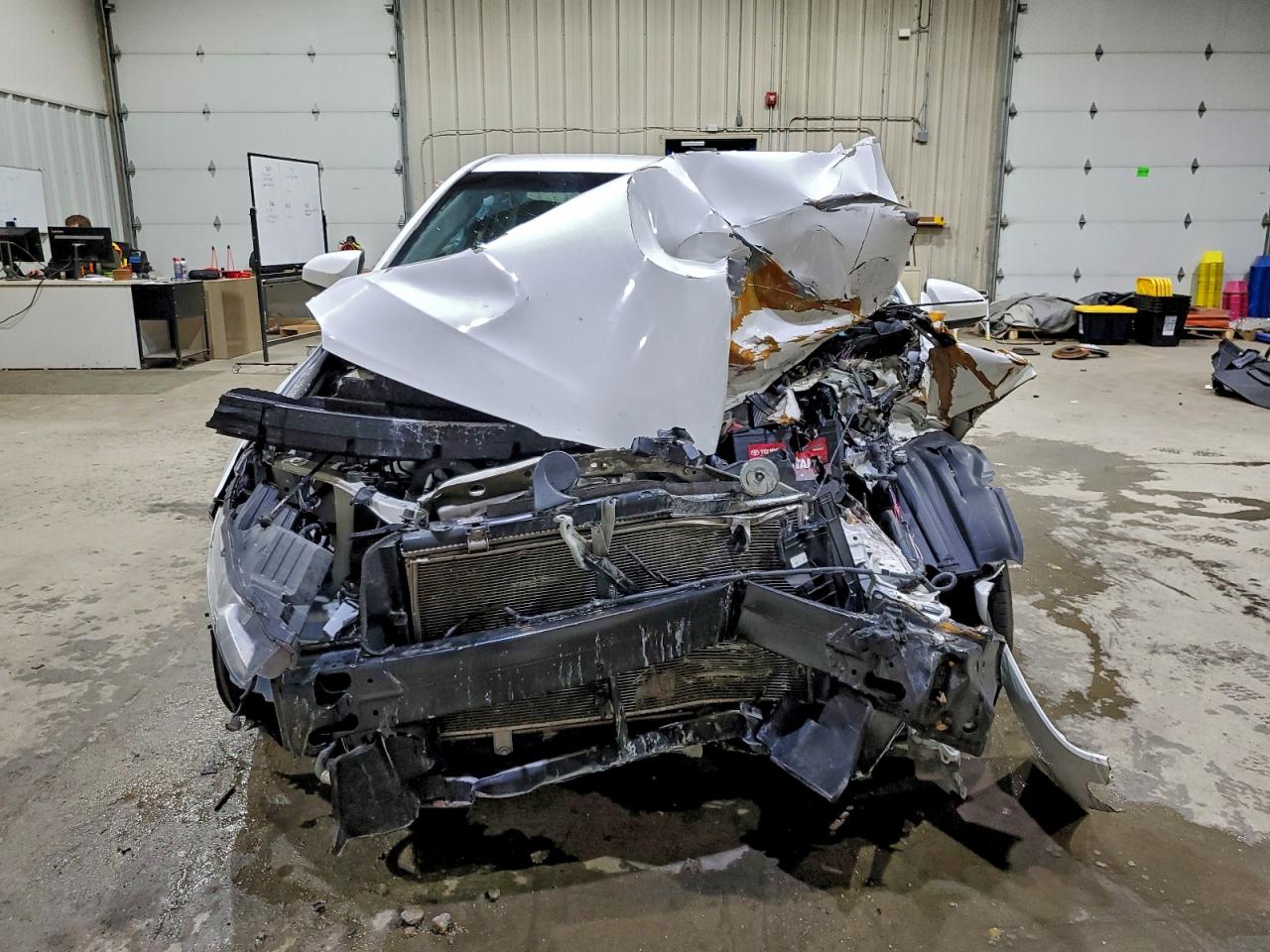 2016 TOYOTA CAMRY LE photo 5