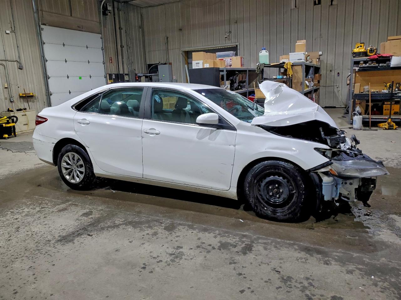 2016 TOYOTA CAMRY LE photo 4