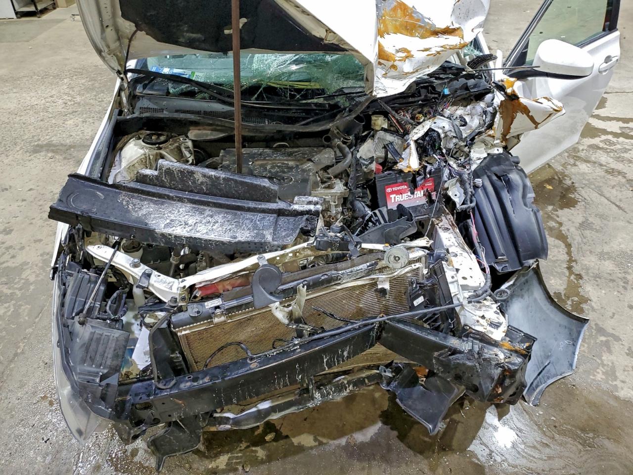 2016 TOYOTA CAMRY LE photo 11