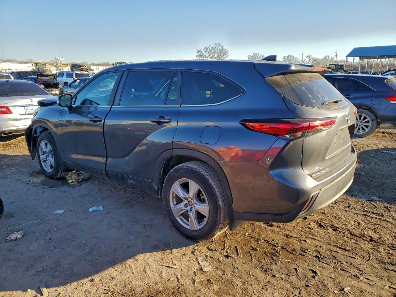 2023 TOYOTA HIGHLANDER HYBRID LE photo 2