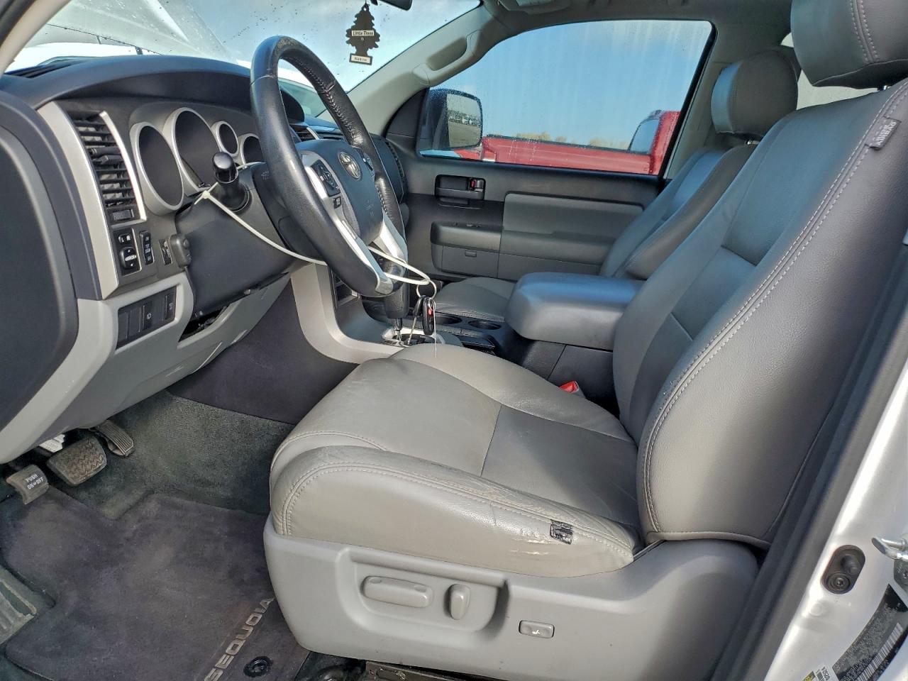 2014 TOYOTA SEQUOIA SR5 photo 7